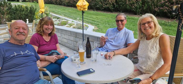 ....gemütlicher Nachmittag bei bester Stimmung....Susanne und Wölfi...Gabriele und Karl-Heinz......