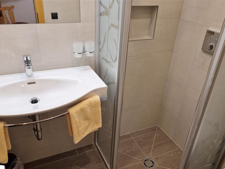 Ferienwohnung 6_Oetz_Badezimmer